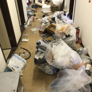 東京都中野区の社員寮のビルの建て壊しによる残置物の片付け・撤去作業