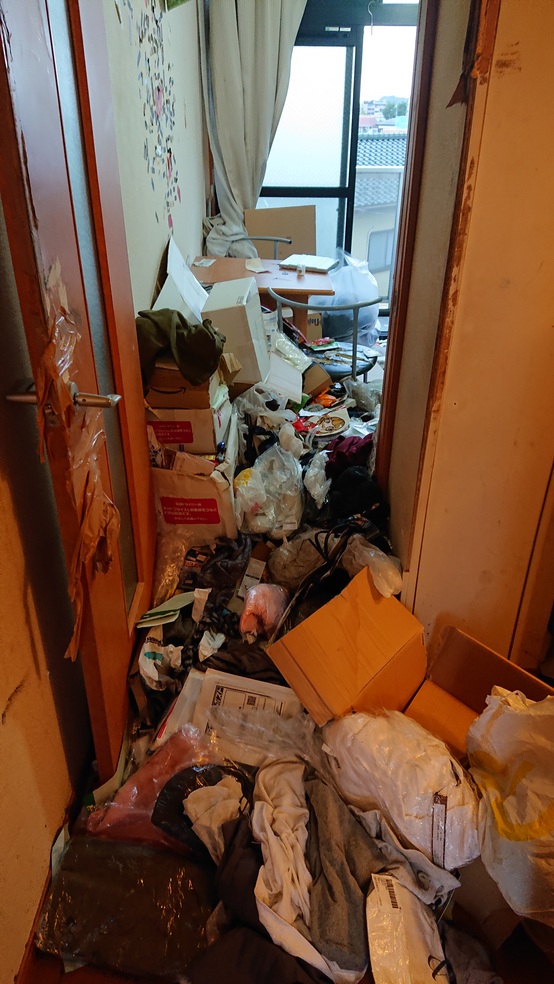 神奈川県横浜市泉区の異臭発生のゴミ屋敷状態のお部屋の片付け・ゴミ回収作業