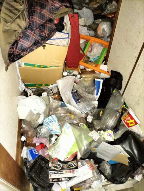 【分割払い事例】神奈川県川崎市中原区の不用品やゴミで埋もれたゴミ屋敷の清掃・片付け