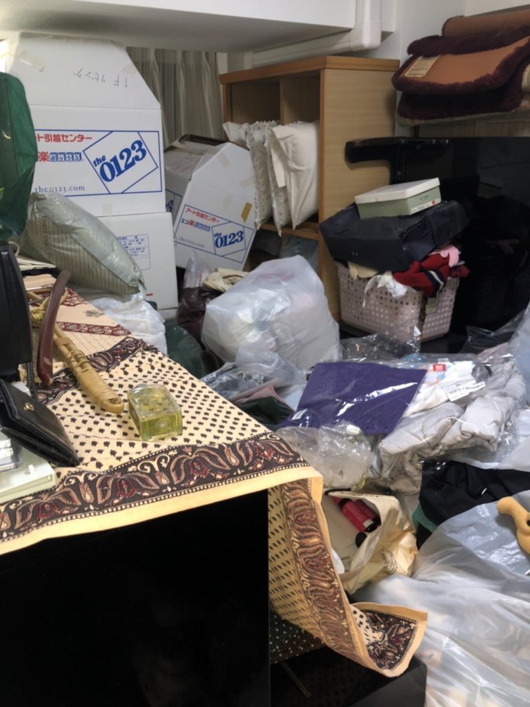 【後払い事例】東京都北区赤羽周辺での不用品で埋もれたゴミ部屋の片付け・清掃作業