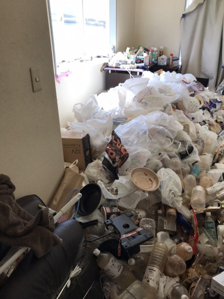 【分割払い対応】神奈川県横浜市青葉区の足の踏み場がないお部屋の片付け・大量ゴミ回収