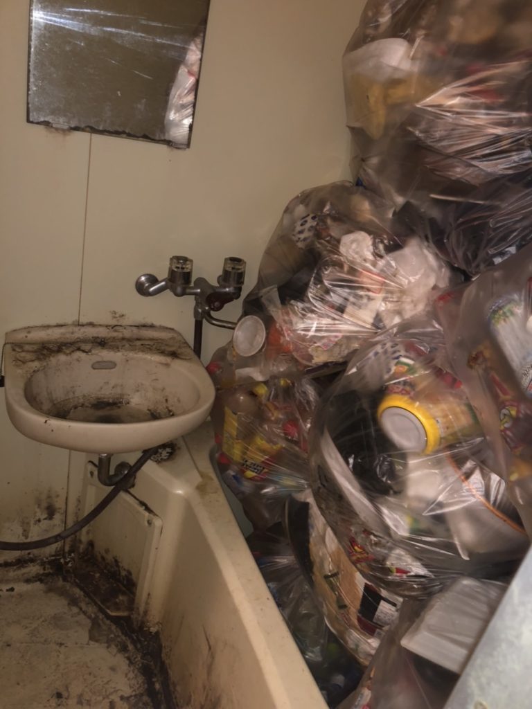 【費用の分割払い事例】群馬県太田市の浴室内の大量ゴミの回収とハウスクリーニング