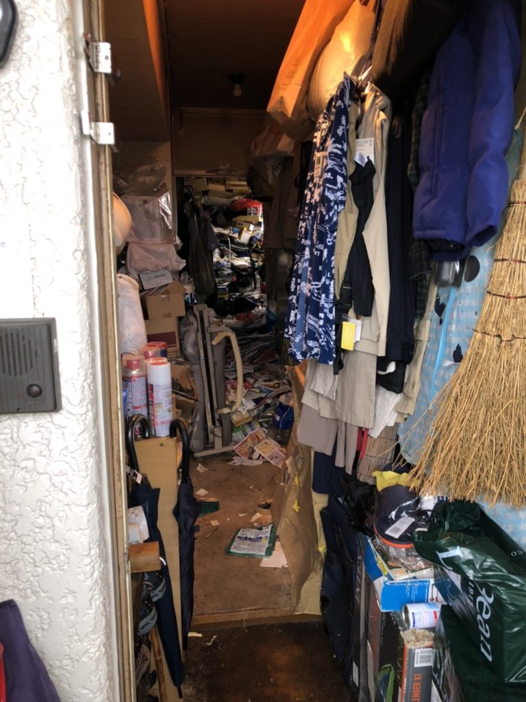 【分割払い・緊急対応事例】神奈川県川崎市多摩区の不用品やゴミで埋もれたお部屋の片付け・処分
