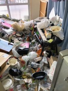 【緊急・分割払い事例】東京都八王子市の管理会社に異臭でバレたゴミ屋敷部屋の片付け・清掃