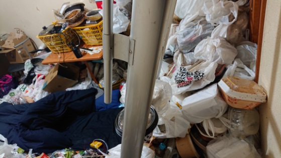 【分割払い制度利用】東京都板橋区の荒れ果てたゴミ部屋の片付けと不用品回収
