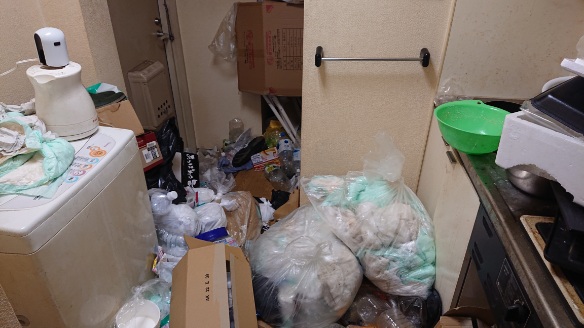 群馬県太田市の悪臭漂うお部屋の大量ゴミの処分と片付け作業
