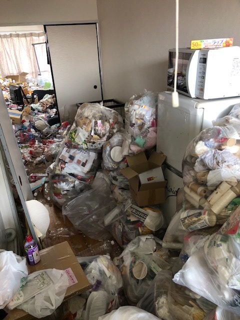埼玉県ふじみ野市の大量ゴミの回収作業