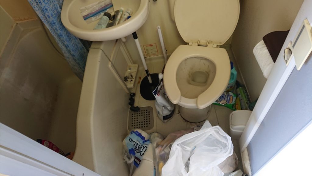 埼玉県川口市の水道設備点検前の浴室・水まわりの片付けと不用品やゴミの回収作業