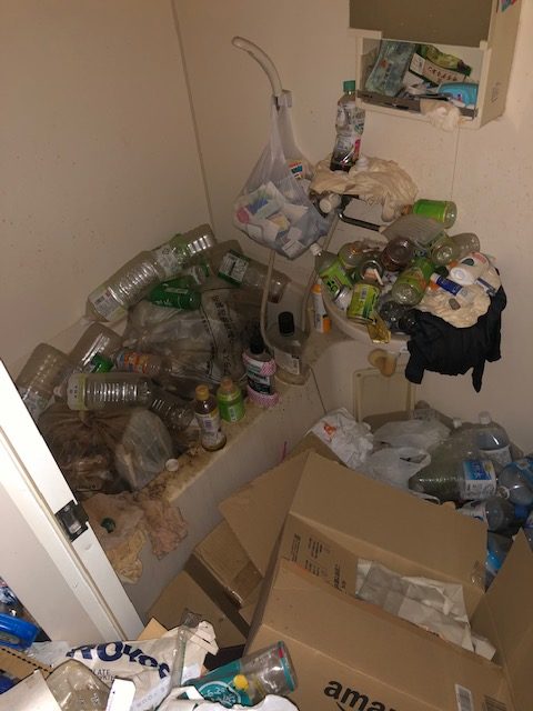埼玉県朝霞市の浴室を中心としたゴミ屋敷部屋のゴミ回収とハウスクリーニング