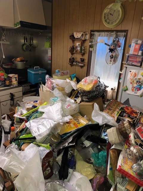 【後払い事例】東京都八王子市の異臭がひどいゴミ屋敷状態のお部屋のゴミ回収と片付け