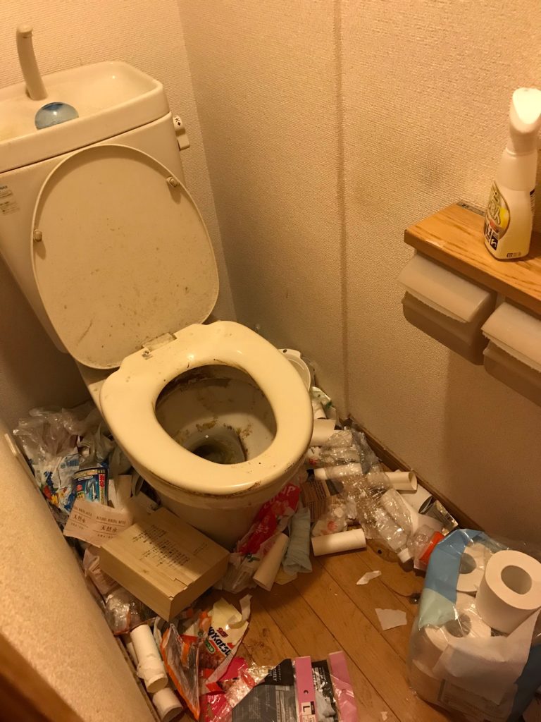神奈川県川崎市川崎区のトイレ・浴室中心のゴミ屋敷の片付けと清掃