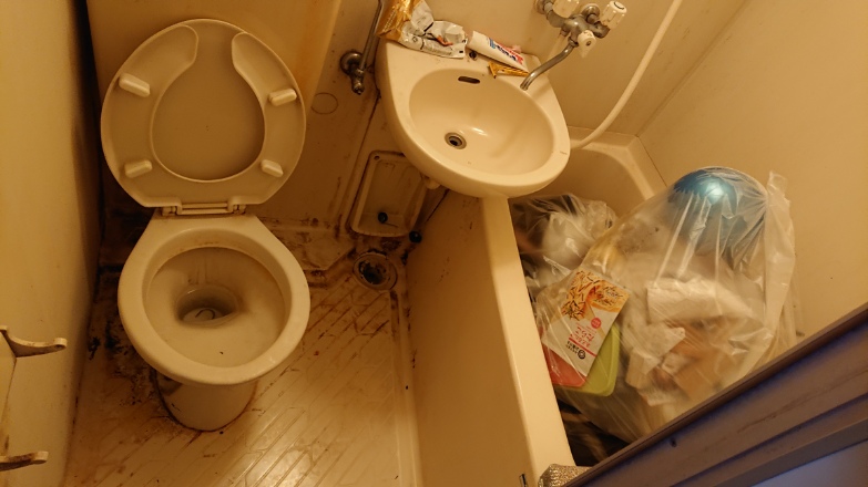東京都府中市の賃貸アパートのユニットバスの清掃と不用品・ゴミの処分