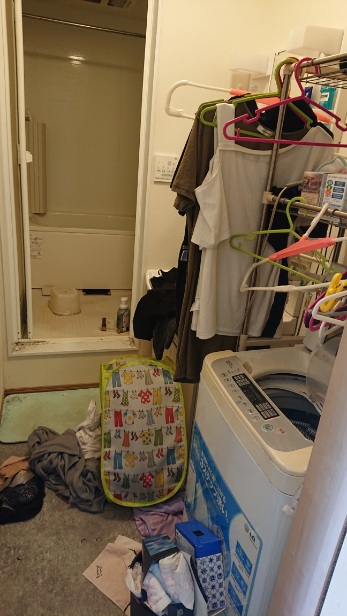 埼玉県越谷市の2DKのアパートの浴室や部屋の片付けとゴミの処分