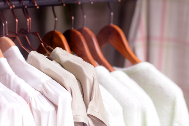 服の片付けのコツを紹介！服の捨て方や収納術を片付けのプロが解説