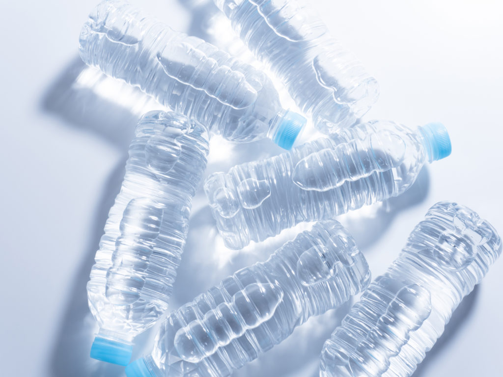 ゴミ屋敷の原因はペットボトルだった！？ペットボトルを放置する危険性を詳しく解説