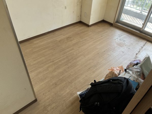 埼玉県さいたま市西区のゴミ屋敷片付け，ゴミがなくなりすっきりと片付いた部屋