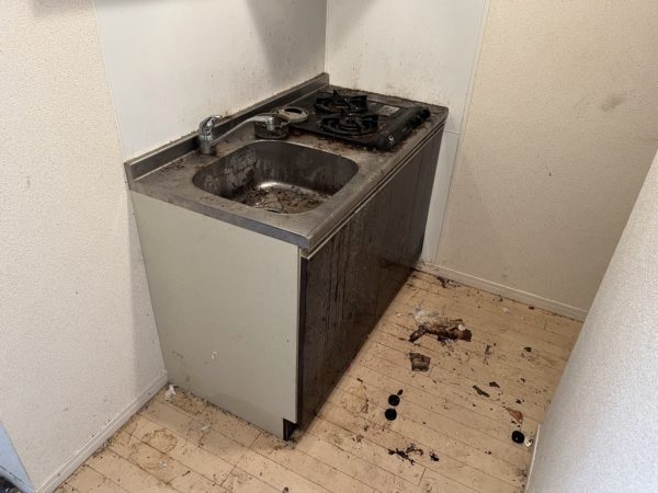 東京都板橋区ゴミ屋敷片付け・ゴミがなくなり本来の姿に戻ったキッチン