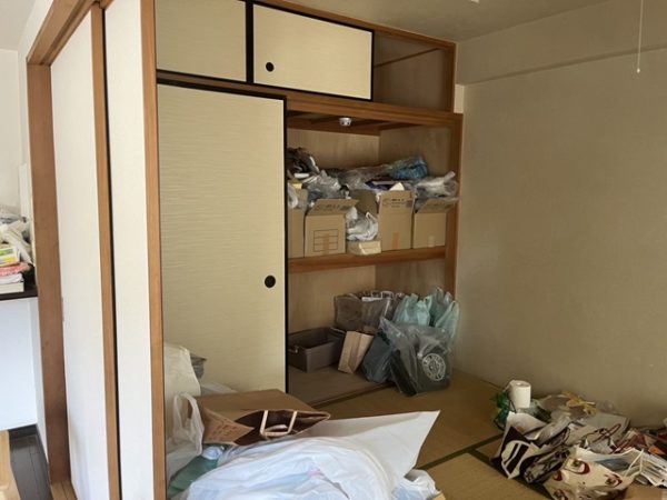 東京都江戸川区　粗大ゴミを回収した和室