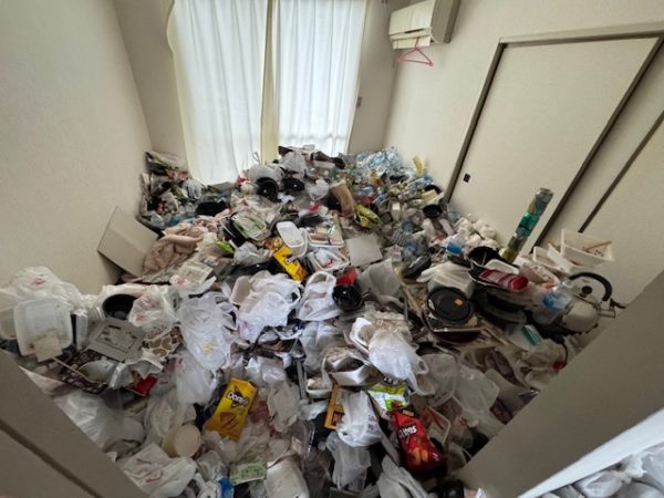 神奈川県川崎市川崎区　ゴミだらけで汚いワンルーム