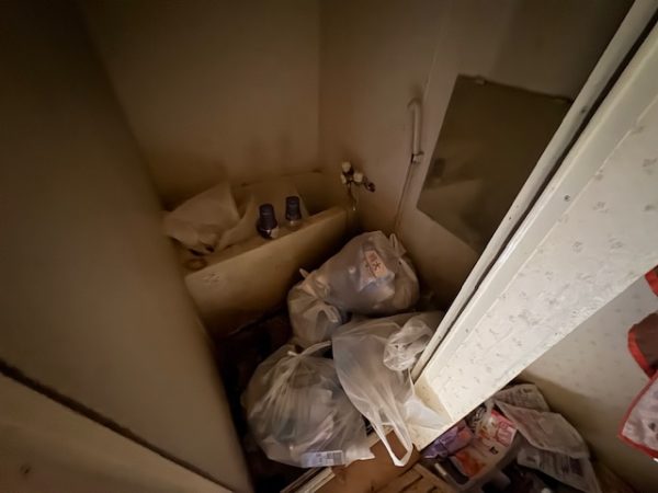 千葉県松戸市 ゴミ捨て場のようになった浴室