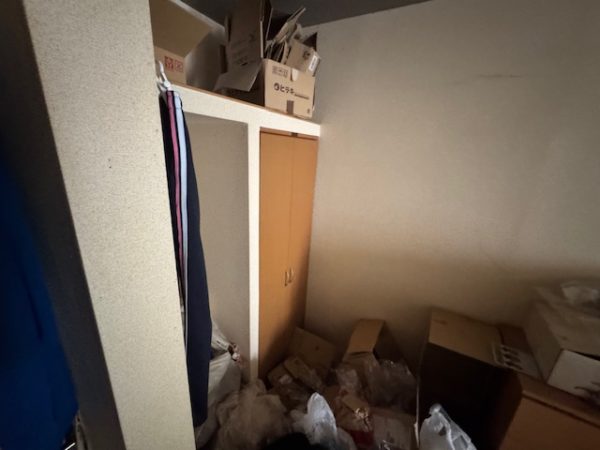 千葉県松戸市 ゴミが散乱した収納