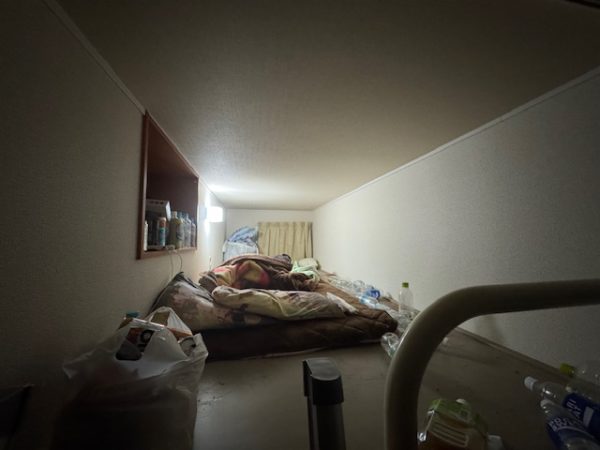 東京都葛飾区の物が散らかっていてあまりリラックスできないリビング