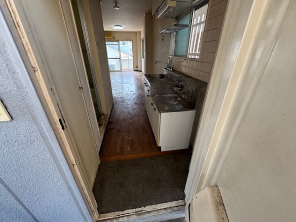 神奈川県川崎市幸区のはっきりと土間と室内の境目が見えるようになった玄関