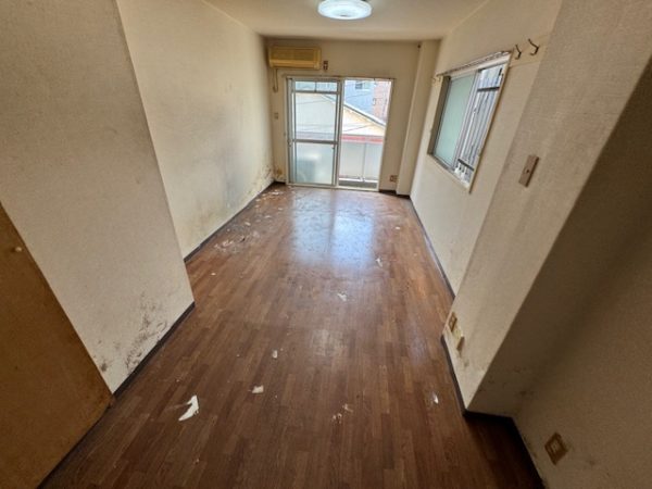 神奈川県川崎市幸区の作業後で物がすべてなくなった状態のリビング