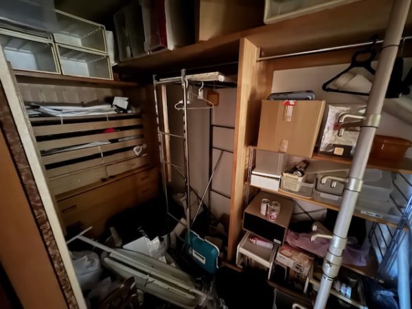 東京都杉並区 不燃ゴミや粗大ゴミが多くしまわれた物置