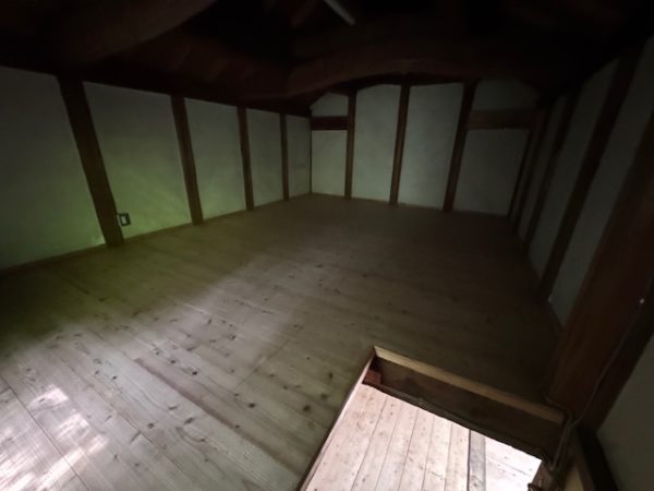 東京都杉並区 粗大ゴミがすべて回収され、何もなくなった屋根裏部屋