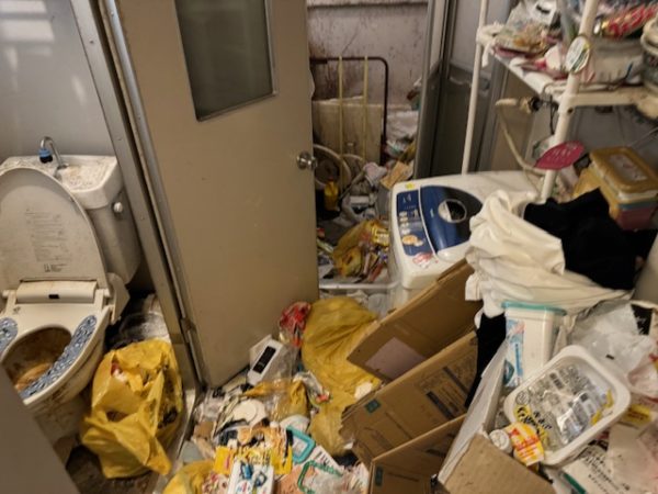 神奈川県横浜市金沢区の物が多すぎて一部使用できなくなっていた水回り