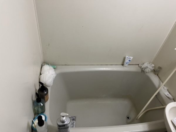 埼玉県上尾市 シャンプーなどが放置された浴室